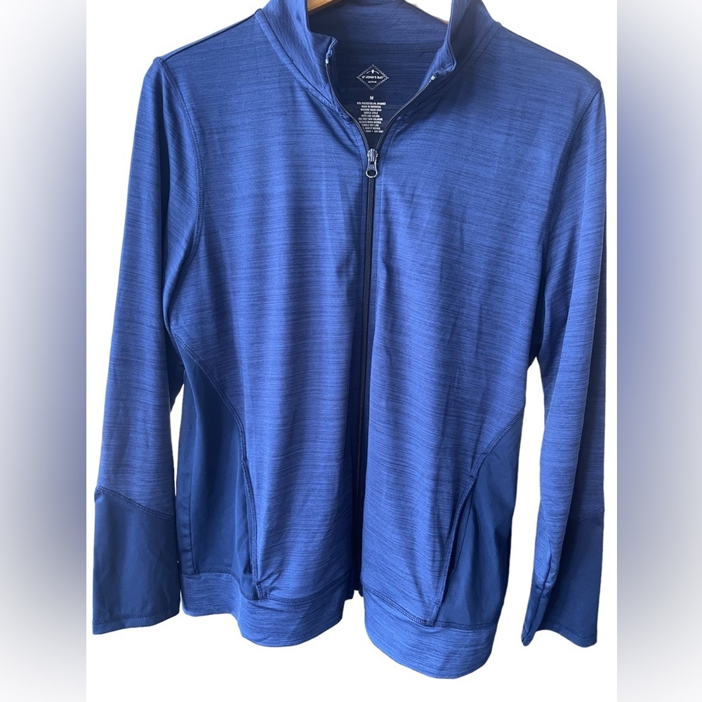💙St John’s Bay women’s size M zip activewear jacket. Beautiful blue color